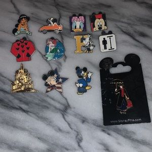 Disney Pin Lot Mary Poppins Jasmine Daisy Duck Mickey Star Flag Palace Lot of 12